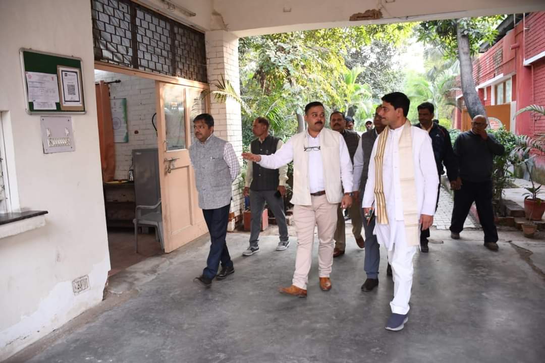 NagendraOffice's tweet photo. केंद्रीय कार्यालय मुंबई में 

#KhadiIndia https://t.co/SOl0FFwhrS