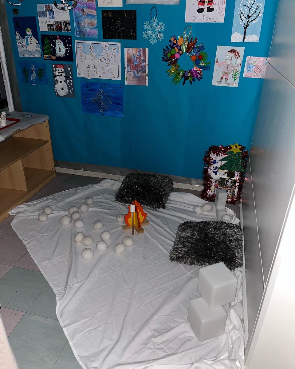 MrsHanratty08's tweet photo. Love this little role play area set up by Mrs Elliott โค๏ธ #hotchocolate #rolelay #eyfs #edutwitter https://t.co/mTDe0gfYq7