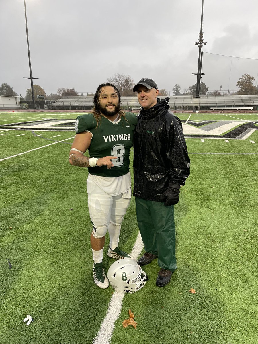 jl3beast_mode54's tweet photo. Can’t get no better than ending JuCo with a win!! Thankful and blessed to have done it along side with my teammates, brothers and coaching staff. Thank you DVC football🏆🏈🤘🏽🟢⚫️⚪️@dvc_football1 @DVC_CoachDarr @JeffHansenFB @Thatjacka__ https://t.co/ZAroRd0HlE