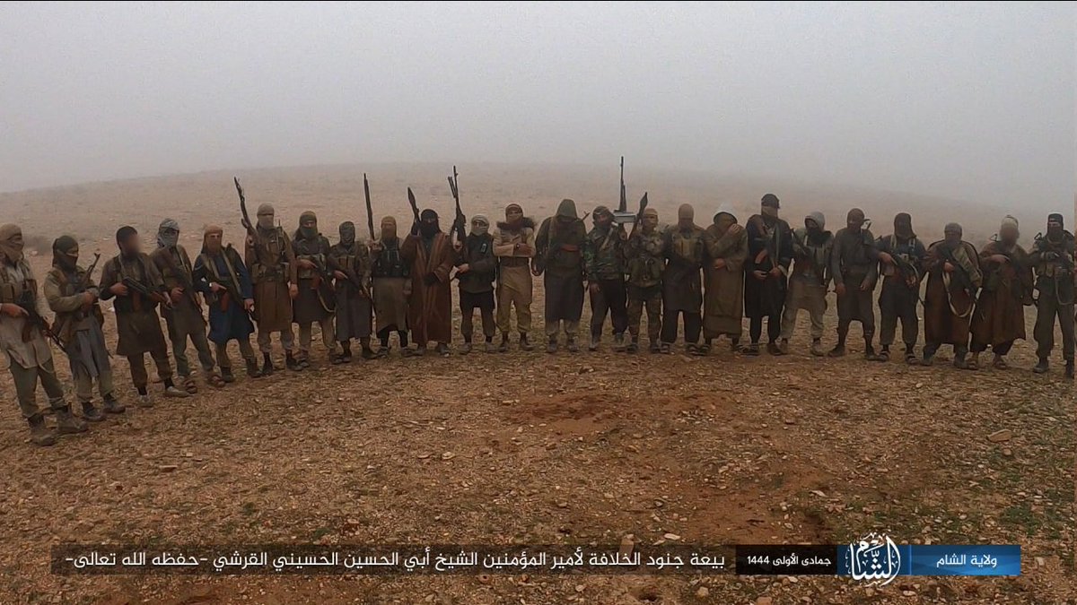 CalibreObscura's tweet photo. #Syria: Yet more Bay'ah images from ISIS in Syria, seemingly showing more variety of cells in the NES and Badia. This desert grouping shows off standard AK(-74/M)/PK/RPG variants, including wrapped thermal scope, RPK-74, and PG-7V/M projectiles. https://t.co/JRCNBPvKmv