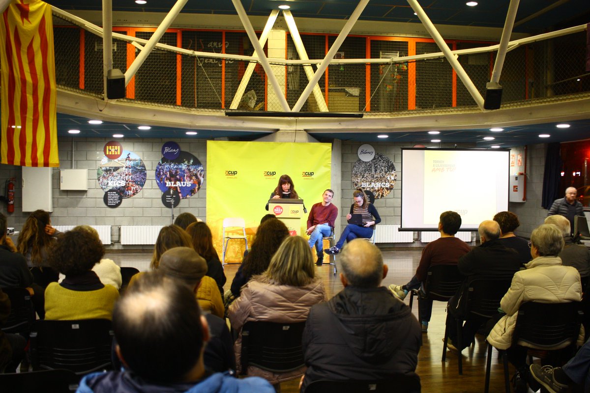 CUPGranollers's tweet photo. La sala de l'Aplegador plena per conèixer la candidatura de la CUP a l'ajuntament de #Granollers de 2023

@Somriuidiu, candidata del 2019, dona la benvinguda a la primera part d'intervencions amb la Maria Oliver, l'Hug Lucchetti i la Mireia Vehí 

#Objectiu2023GRN https://t.co/jKnDMCINl1