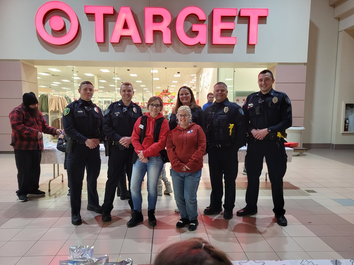 AngelaStrobel7's tweet photo. Thankful to have the opportunity to create and host such a wonderful event for families to attend. I love seeing joyful memories being made within the community! 
#worksomewhereyoulove https://t.co/1ysuS46tCm