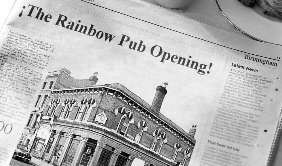 ¡Atención! Se solicita empleado interesado en formar parte de The Rainbow, el famoso pub tradicional ubicado en la intersección de High Street, Deritend y Adderley Street, mismo que dará lugar a su inauguración esta misma noche. 19h Mex.

Experiencia previa no indispensable.