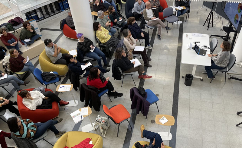 🆕Disponibles al #DDD les xerrades que les professores Eva Castells <a href="/ECastells/">Eva Castells</a> i Dafne Muntanyola <a href="/catdafne/">Dafne Muntanyola</a> van oferir dins la 16a jornada "Compartint coneixement a les 
#bibliotequesUAB" sobre les col·laboracions amb el #ProfessoraUAB.

<a href="/UABBarcelona/">Universitat Autònoma de Barcelona</a> <a href="/CSUC_info/">CSUC</a> <a href="/SociologiaUAB/">SociologiaUAB</a>