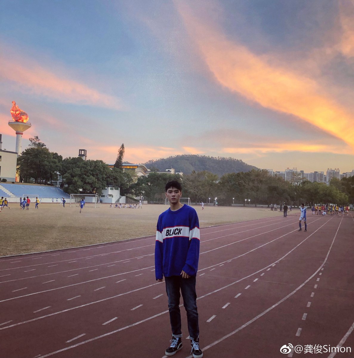 _gongjun's tweet photo. #龚俊 #GongJun #SimonGong #而你刚好发光 #ShiningLikeYou #方岩 #FangYan https://t.co/hheaPfaxbJ