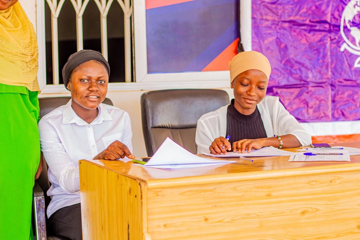 Happy International Volunteers Day to all our volunteers.

We appreciate you and your efforts to contribute to creating a more sustainable future for all.

#activeyouthglobal #IVD2022