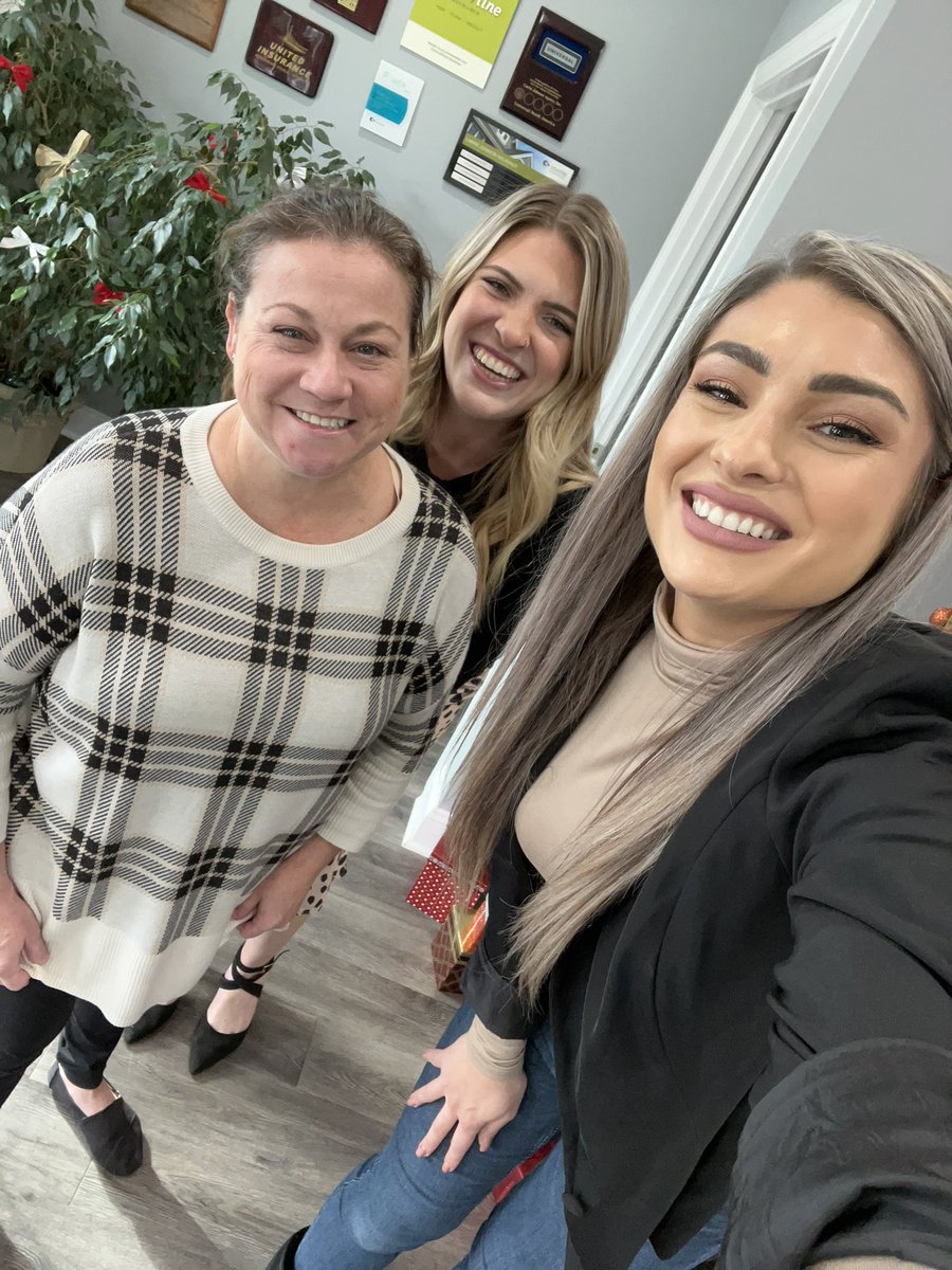 Monarch_Roofing's tweet photo. We were greeted warmly at Carrie Johnson Insurance by Angela Shaver🎄 
#b2b #communitypledge https://t.co/HshrUlrrSP