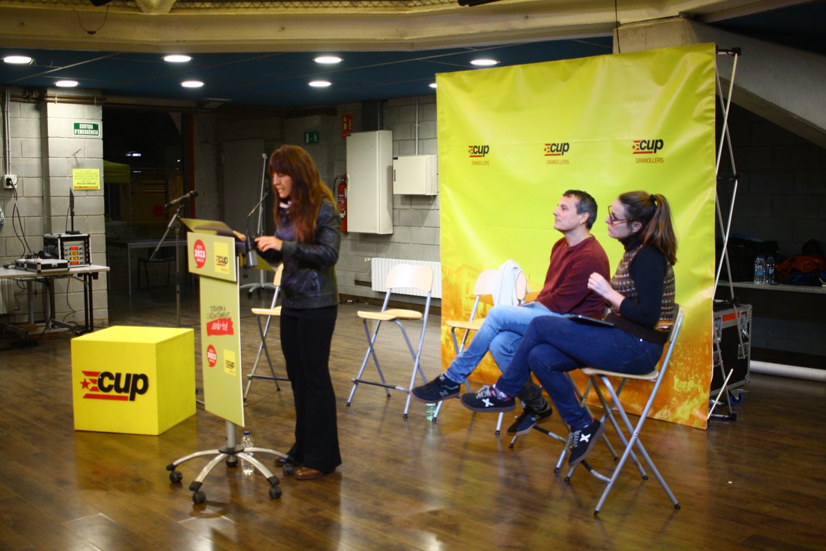 CUPGranollers's tweet photo. La sala de l'Aplegador plena per conèixer la candidatura de la CUP a l'ajuntament de #Granollers de 2023

@Somriuidiu, candidata del 2019, dona la benvinguda a la primera part d'intervencions amb la Maria Oliver, l'Hug Lucchetti i la Mireia Vehí 

#Objectiu2023GRN https://t.co/jKnDMCINl1