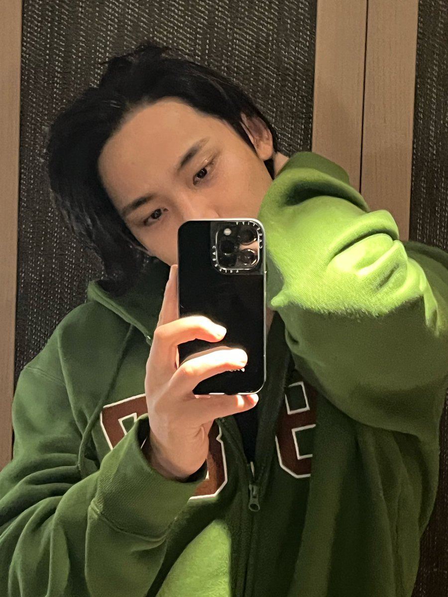 ᅠᅠᅠᅠ
Jinyoung.♔ good evening everyone. i hope y'all had a good start in this week.
ᅠᅠ