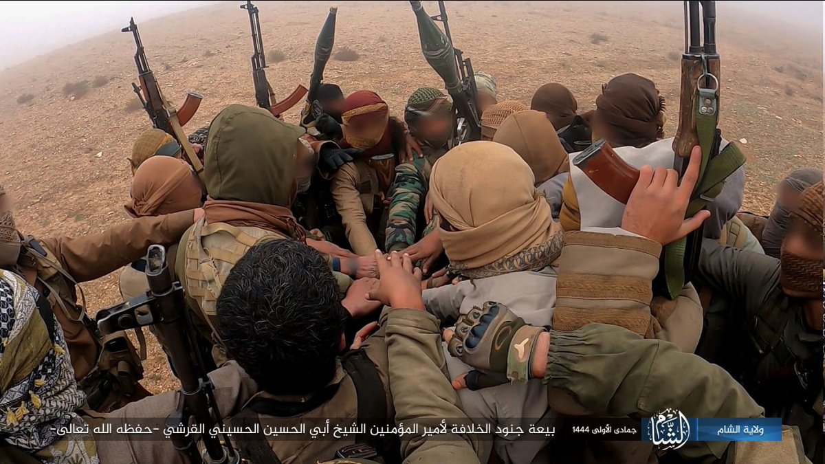 CalibreObscura's tweet photo. #Syria: Yet more Bay'ah images from ISIS in Syria, seemingly showing more variety of cells in the NES and Badia. This desert grouping shows off standard AK(-74/M)/PK/RPG variants, including wrapped thermal scope, RPK-74, and PG-7V/M projectiles. https://t.co/JRCNBPvKmv