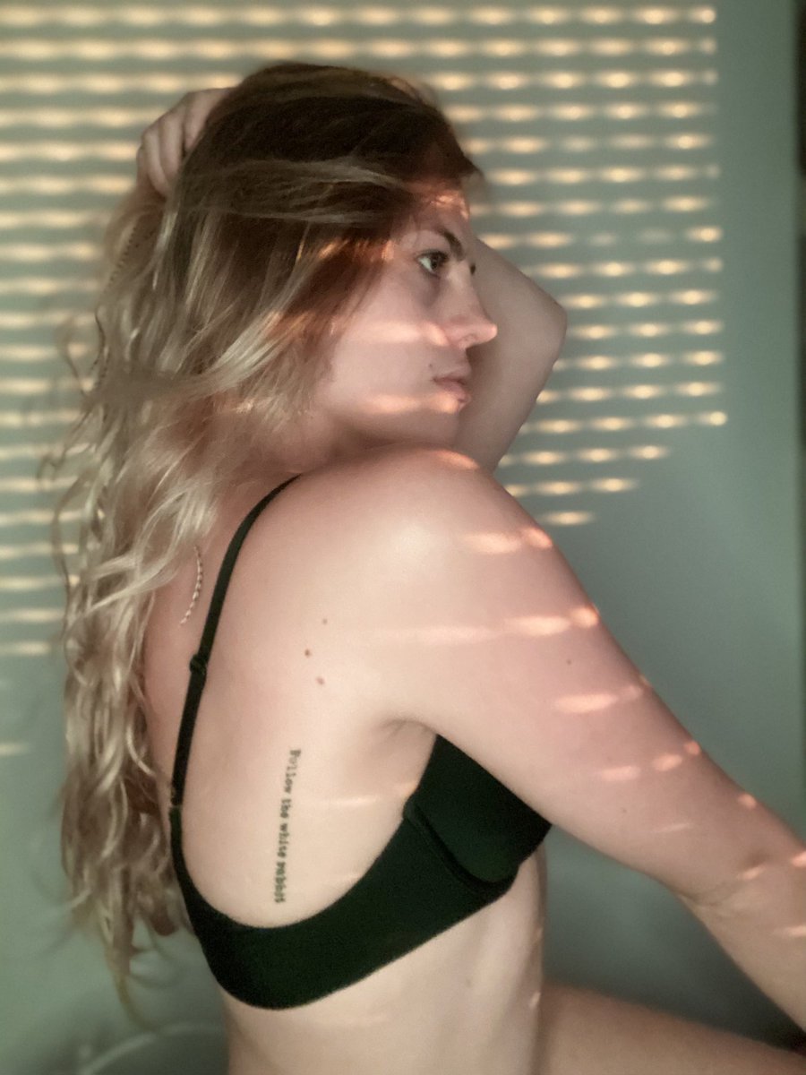 ela_stone_'s tweet photo. Follow the wihte rabbit 🐰😘
#fansonly #onlyfans #sexy #model #onlyfansgirl #lingerie #follow #fans #explorepage #onlyfan #of #onlyfanz #b #subscribe #explore #onlyfansgirls #linkinbio #onlyfansmodel #contentcreator #like #egirl #love #ty #fansly #onlyfansbabe #beautiful #hot https://t.co/4ghizrTEZw