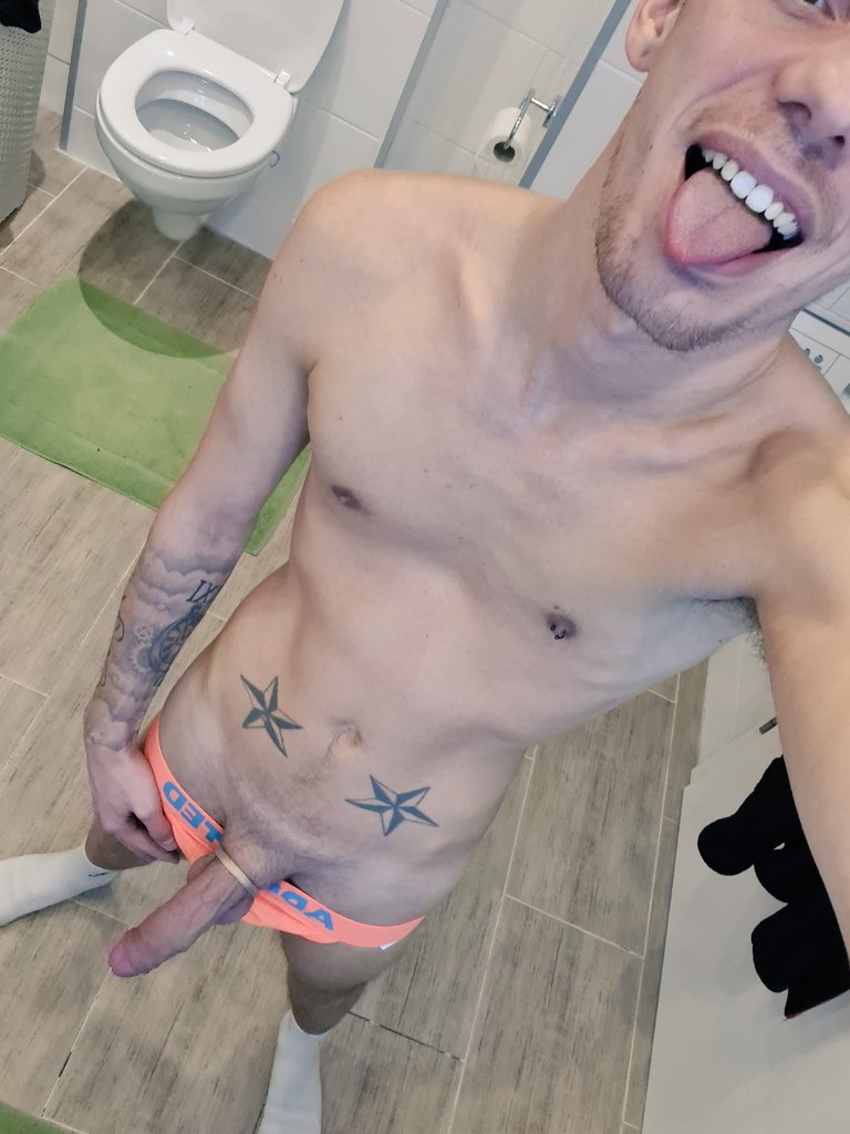 AustrianKinky's tweet photo. Wer lutscht ihn mir ?😈😋

Bis zum Anschlag in dein Maul - RETWEET 😈 https://t.co/fGpkulsNLY