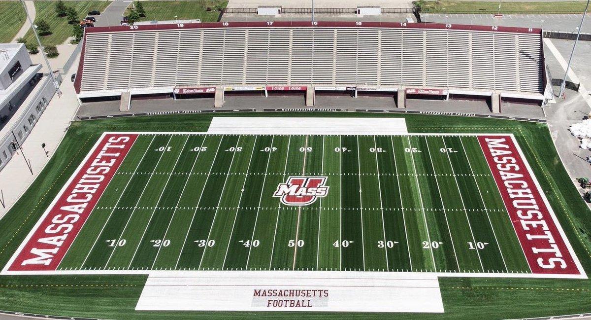 jaden_wiggins's tweet photo. After a great conversation with @FBCoachDBrown I am truly blessed for the opportunity to continue my athletic and academic journey @UMassFootball. I want to thank everyone that believed in me &amp; helped me accomplish my goal of playing D1. The journey is just beginning 💯COMMITTED https://t.co/XSUSdSoM7y