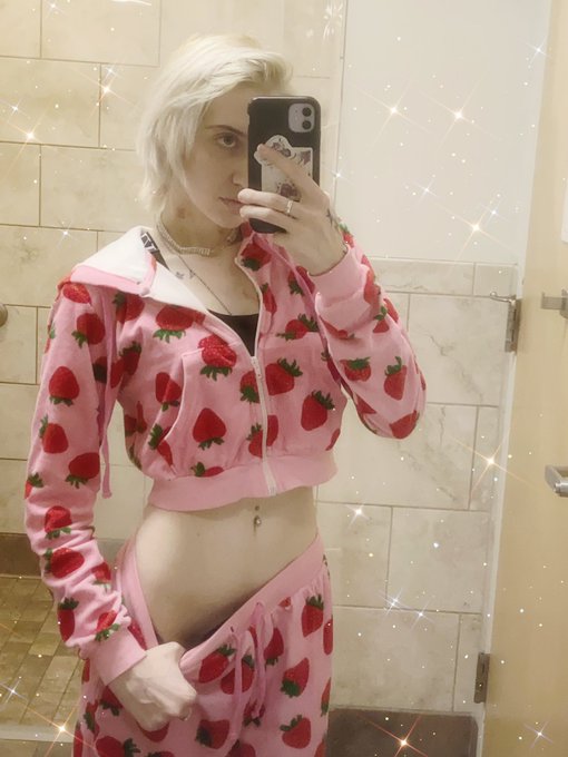 Stupid bimbo Barbie boy goes to the gym 💞💕💖🍓💋 https://t.co/DGAdurtgs2<a href="/tag/fembois"class="tags"><span>#fembois</span></a>