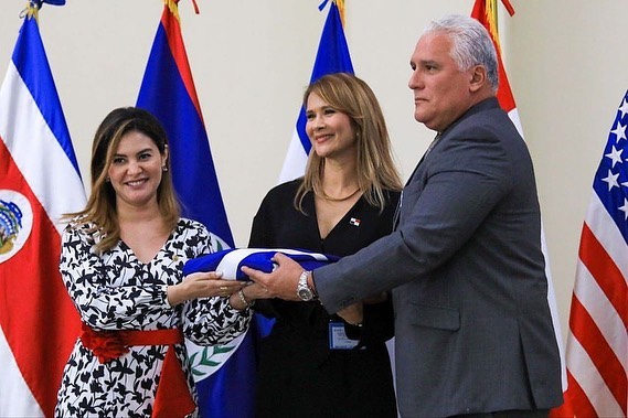 embpanamaeslv's tweet image. Panamá emprenderá la tarea de liderar la Presidencia Pro Témpore de la Conferencia Regional sobre Migración (CRM), reafirmando su compromiso con los derechos humanos de las personas migrantes.

@DavidEPalaciosP @CancilleriaPma