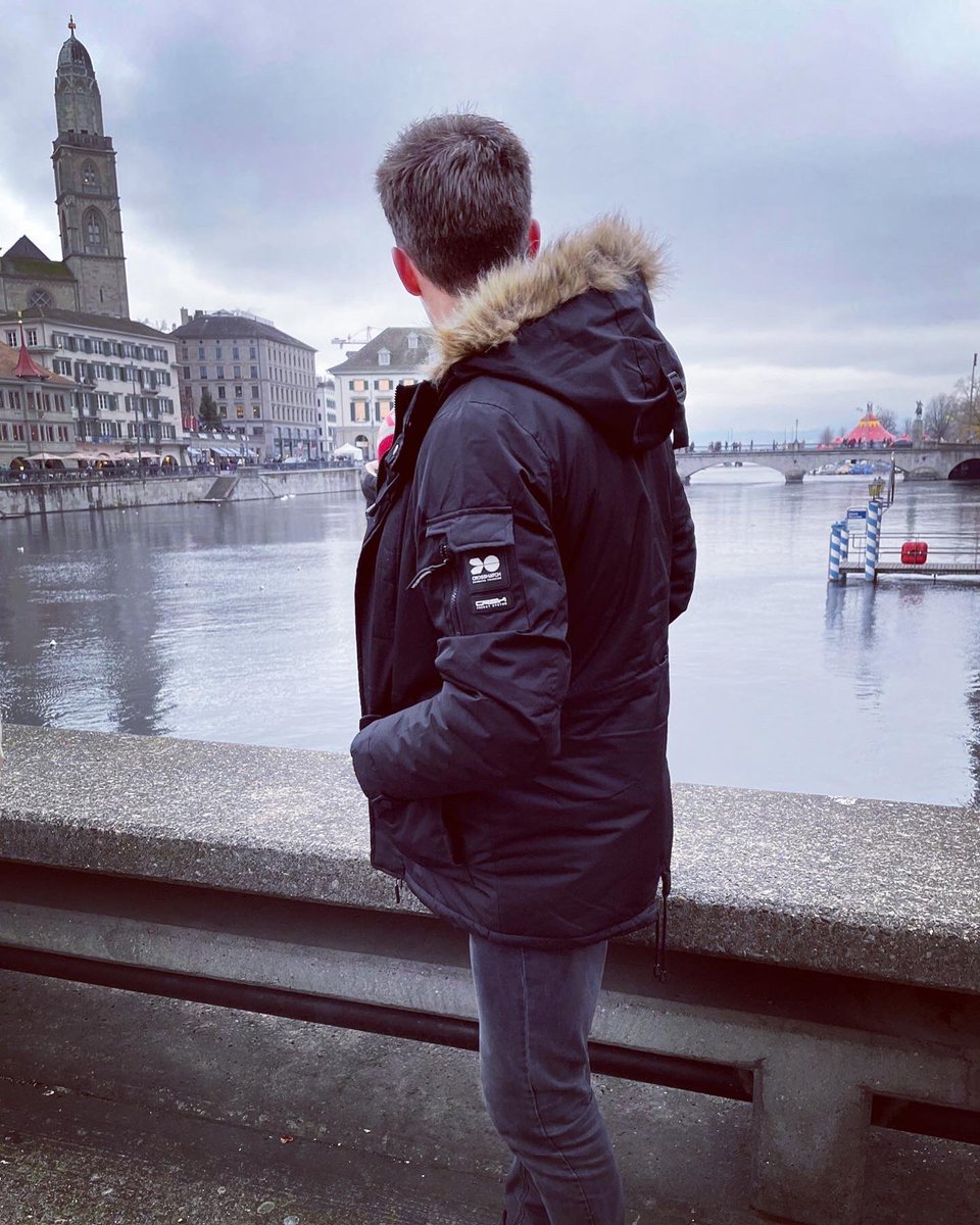mitchwalkerGK's tweet photo. 🇨🇭Zürich🇨🇭
.
.
Switzerland……..you were right up my street! 🫕 🍷🗻
.
.
#zurich #swiss #switzerland #bitcoldthough https://t.co/HtTDnsdw69
