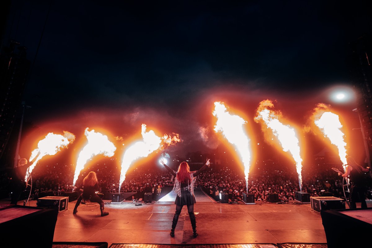 WOW! What a wild last show of 2022: in front of 75,000+ at the legendary 🇨🇴<a href="/rockalparquefes/">RockalParqueOFICIAL</a>🤯 Thank you SO MUCH, Epicans!

We’re excited to start 2023 in 🇪🇺Europe with <a href="/apocalypticafi/">Apocalyptica</a> and @Wheel_band. Snag your 🎫tickets at epica.nl/tour. See you there!

📷: Jens De Vos