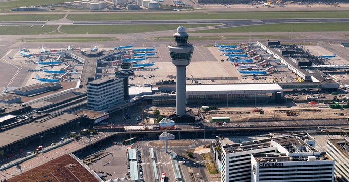 klimaatcoa010's tweet photo. #Opzij #Opzij maak #plaats, wij hebben ongelofelijke haast ......, met #OpKopen. #Koop nu voor #Later.
#DTV @Schiphol en wie betaalt werkelijk #rekening?
#LevelThePlayingField?
#MarktWerking in de 21e #Eeuw ? https://t.co/Qs7e9pNDuS