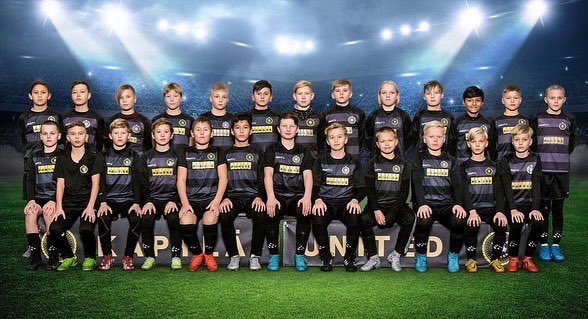 Talvikausi käynnissä Käpylässä 🔥⚽️

Treenaamme <a href="/Kapylahalli/">Käpylähalli</a> n jalkapallo-olosuhteissa ja pelaamme viikonloppuisin <a href="/talviliiga/">Talviliiga</a> n pelejä 👍

Meillä joukkueet 2010-19 syntyneille - Tervetuloa mukaan 👋

👉 kapylaunited.fi

#jalkapallo #Käpylä #junnufutis