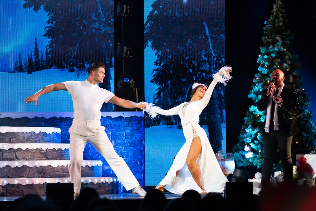 Super blessed to have captured A Christmas To Remember with the stunning @jmanrara @aljazskorjanec 
If you want to feel festive this really is the show to see 
I know tonights show is cancelled - Get Well soon Aljaz
