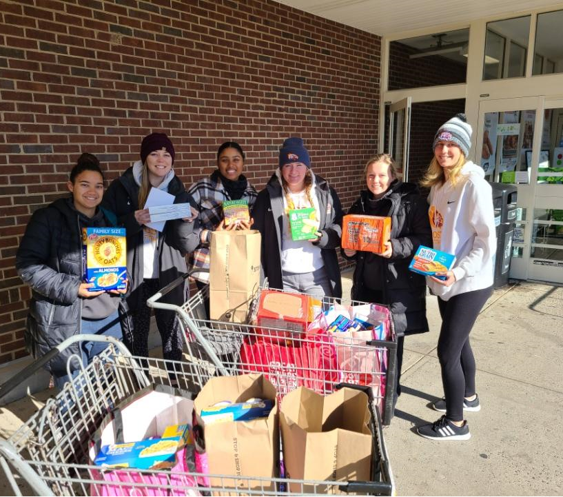 PostUniversity's tweet photo. #VolunteerDay is a chance for people to give back to local communities! Our #PostEagles volunteer throughout the year and make a positive impact in the local Waterbury area! We encourage all to share their volunteer stories! https://t.co/jxyi8HlmqK