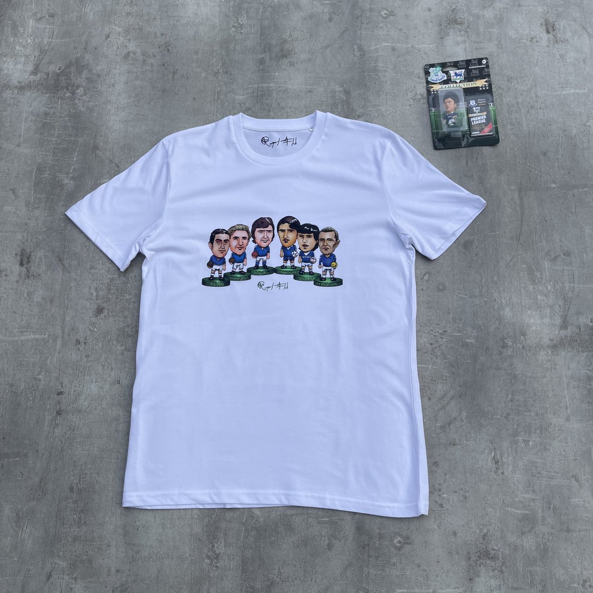 RyalFlush's tweet image. * GIVEAWAY *

To help celebrate the release of our new Everton 9’s Pro Star design we’re giving one away with this collectible Duncan Ferguson.

To win both of these:

- follow @RyalFlush 
- Retweet this.

We’ll pick a winner on Thursday.

If you buy one &amp;amp; win you’ll be refunded