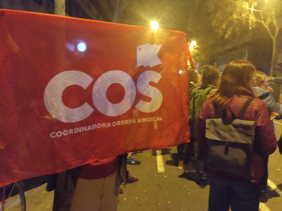 TEI, TIS i PAE denuncien la precarietat laboral del col.lectiu. Protesta davant <a href="/Esquerra_ERC/">Esquerra Republicana</a>. Fartes de la deixadesa <a href="/educaciocat/">Educació</a> i els incompliments respecte drets laborals de #fixesaja. Per uns  serveis públics <a href="/100x100Publics/">Plataforma en Defensa dels Serveis Públics</a> #capinterinalcarrer