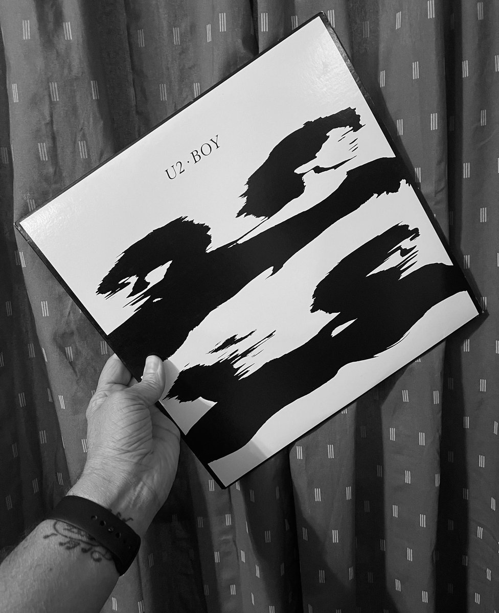 shakeysjukin's tweet photo. #U2 #U2Boy #vinyl #vinylcommunity #vinyljunkie
Not a big U2 fan, but the first 3 albums are fantastic! This is my favorite https://t.co/lBGkuAZIx3
