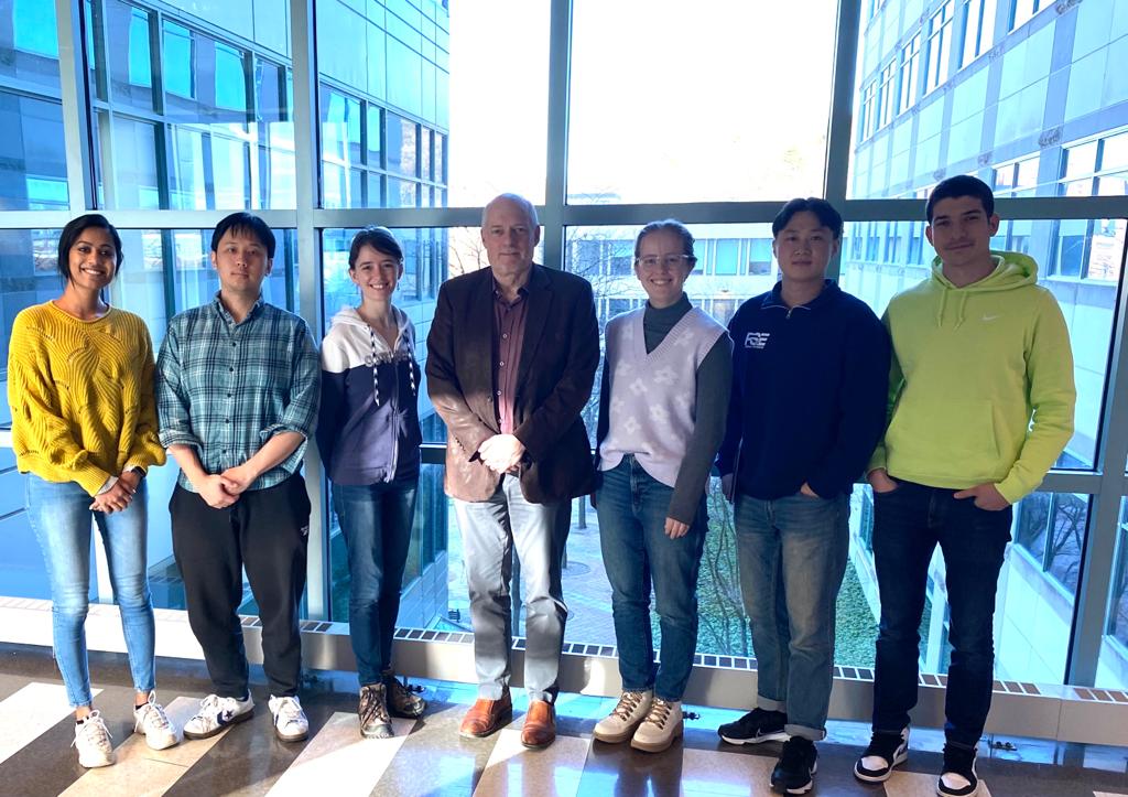 Thanks to Prof. Tim Swager <a href="/SwagerGroup/">Swager Group</a>  for meeting with UMass PMSE/POLY Student Chapter members. We had a 'scientifically' fun discussion with him!