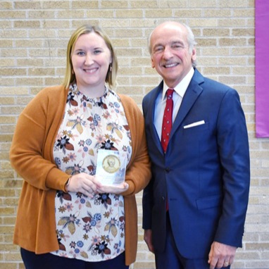 sbs_saints's tweet photo. Join us in congratulating Mrs. Sara Fogarty, winner of this year's #Ryken award! 👏

Mrs. Fogarty has been a teacher at SBS for the past 15 years! She is chair of the science dept &amp; yearbook advisor.

#XBSS #FoundersWeek #LoveBeingASaint https://t.co/JDKi8wgzo6
