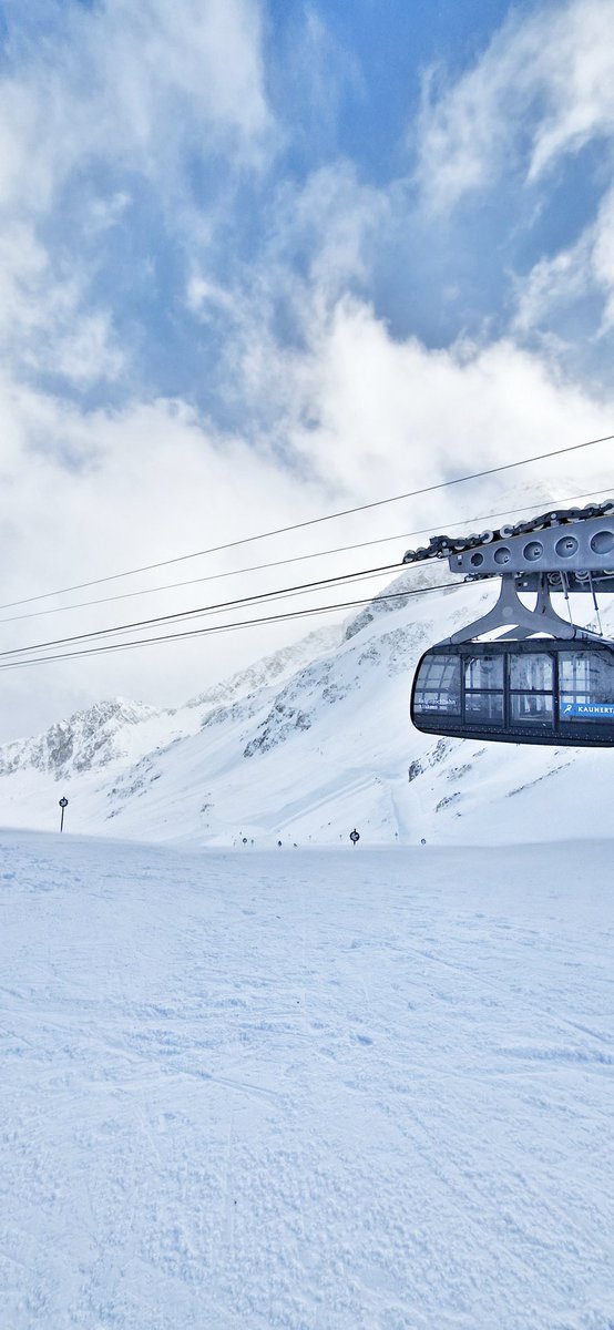 kas_ski's tweet photo. Ot poniedziałek na nartach 😃😎😍
#jestcudnie #kaunertal #gletscher #austria #tourtheski #feelaustria #realaustria #relax #śnieg #narty #weloveit #nordica #visitaustria #visittirol #tyrol https://t.co/ovJjGBnNLB