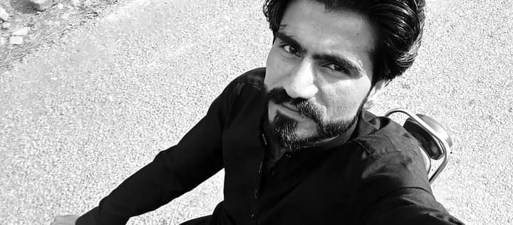 ejazziii's tweet photo. سب لوگ لیے سنگ ملامت نکل آئے
کس شہر میں ہم اہل محبت نکل آئے

اے ہم نفسو کچھ تو کہو عہد ستم کی
اک حرف سے ممکن ہے حکایت نکل آئے https://t.co/kFK4vvAexa