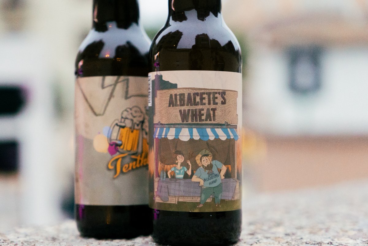 cervezas_69's tweet photo. ¿Aún no has probado nuestra Albacete's Wheat con trigo Clarofino? 😎¡Encuéntrala en tu #craftbeerbar favorito y en nuestra tienda online! 🍻#cerveza #craftbeer #beer #craftculture #craftstyle #cervezas69 #albaceteando #albacete #beertime #otoño #navidad #craftbeercommunity https://t.co/tDfT0Gcrm5