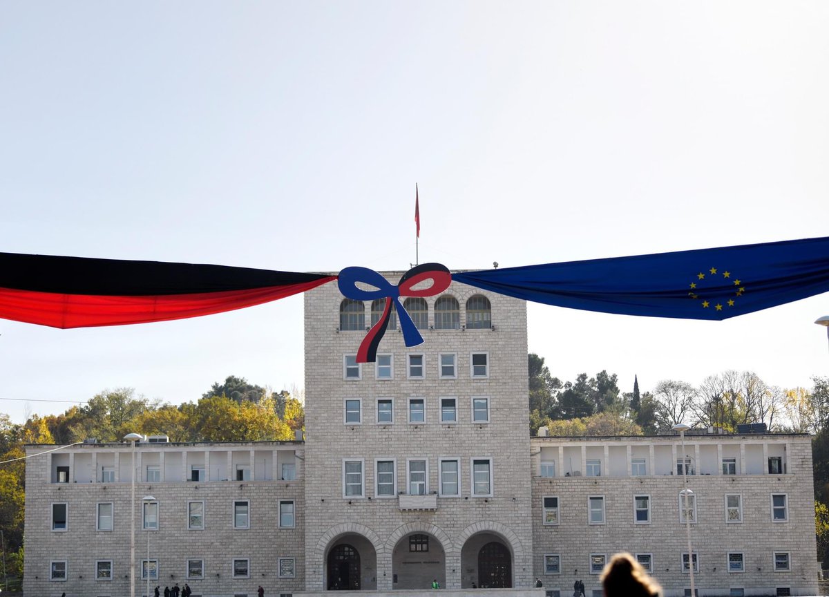 CityOfTirana's tweet image. Mirë se vini në Kryeqytetin Europian të Rinisë! 😊

Tirana është gati të presë Samitin historik mes Bashkimit Europian 🇪🇺❤️ dhe vendeve të Ballkanit Perëndimor, që zhvillohet për herë të parë në rajonin tonë. #Bashkë👍🏻