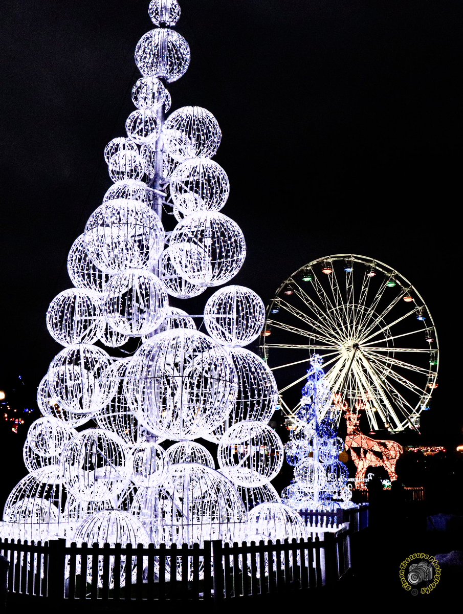 Simon_Treasure's tweet image. It’s starting to looks a lot like Christmas, Bournemouth gardens @xmaswonderland_ @bmthparks @BCPCouncil @Bournemouthecho @bmouthofficial #christmastreewonderland #bournemouthparks #bournemouth #itsbegingtolookalotlikechristmas #lovebournemouth #photography #christmas