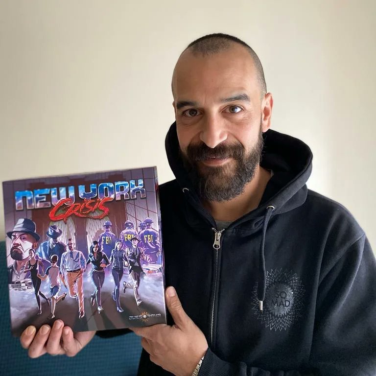 games_r12's tweet photo. Siempre es una alegría dar la bienvenida a una de tus criaturas! En R12 acabamos de recibir #newyorkcrisis y, después de tanto trabajo, estamos encantados con el resultado. Gracias a @juegorama por hacer las cosas bien.
#juegosdemesa #juegosdemesaespaña #tabletopgames #tabletop https://t.co/BRJEz7Ek9v