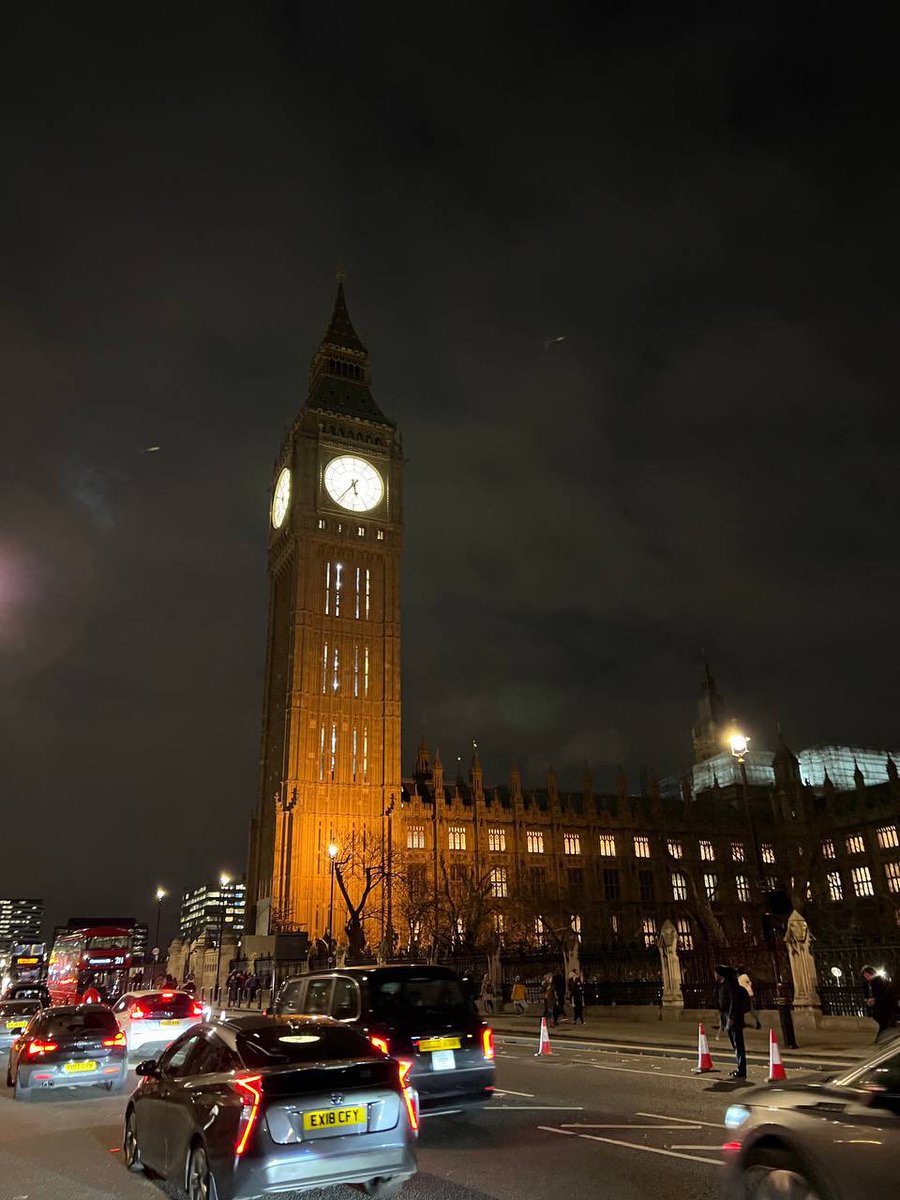 schneidercar's tweet photo. Unterwegs in London zum Austausch mit brit. Kollegen über Herausforderungen des Strukturwandels oder wie es hier heißt: Levelling up. Dabei geht es auch um die Maßnahmen der Bundesregierung, um gleichwertige Lebensverhältnisse trotz regionaler Unterschiede zu erreichen. (1/3) https://t.co/c2HjOvzCdA