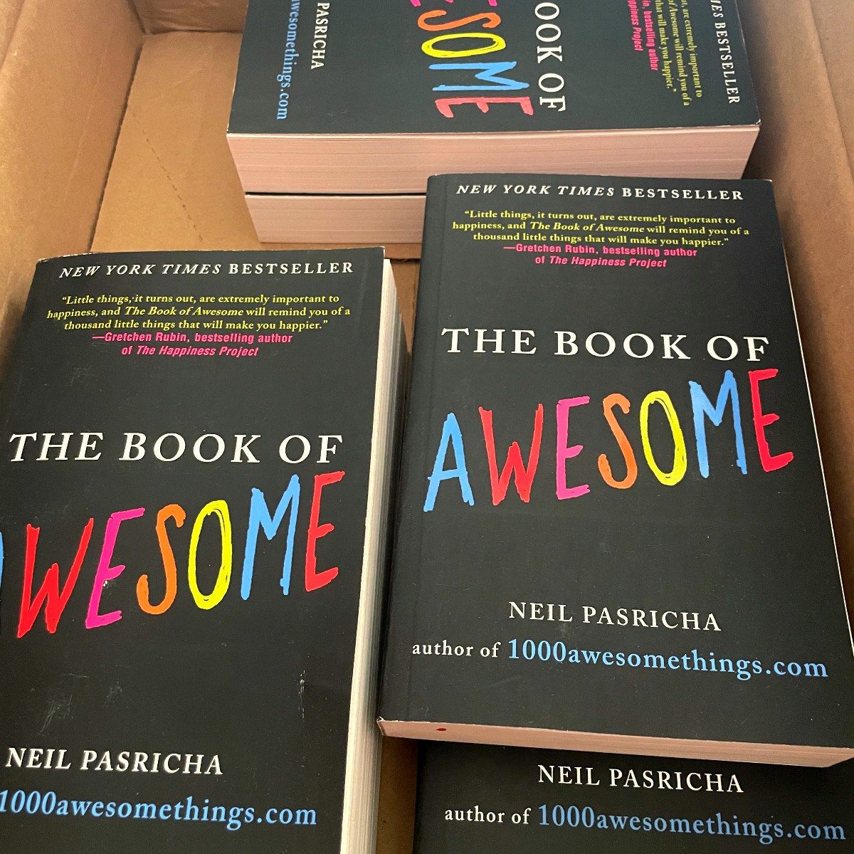 PRbytheBook's tweet photo. We're loving how #awesome these copies of @NeilPasricha's latest release, THE BOOK OF AWESOME are! 😆👏
If you are interested in learning more about this book + why its been rated a #NewYorkTimesBestseller, comment below!
#booktwt #NeilPasricha #TheBookOfAwesome #newrelease https://t.co/DNqJsaFxA9