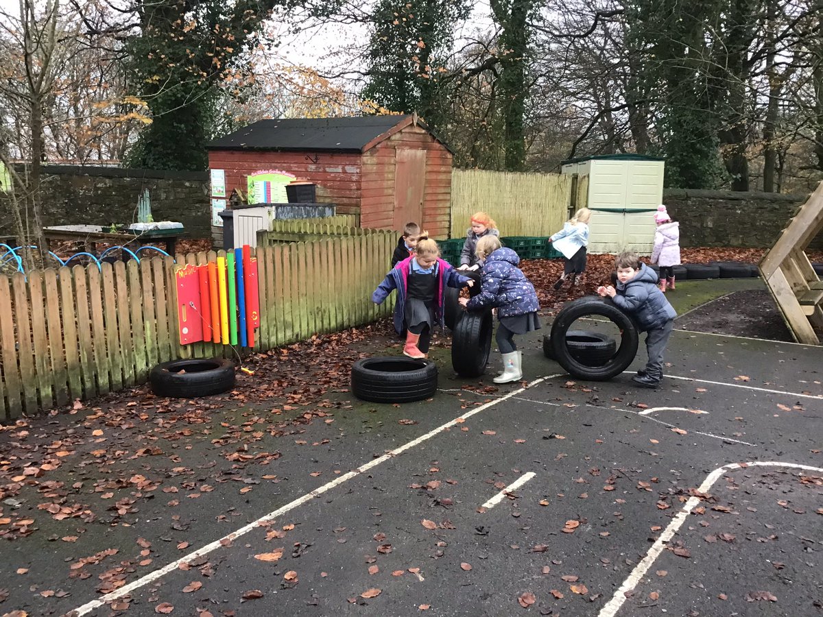 Class1_StDavids's tweet photo. We worked as a team to make our way across the river without stepping into the water π¦ π We didnβt want the Troll to catch us! #3billygoatsgruff @Cornerstonesedu @LT_Trust @Haigh_St_Davids https://t.co/iBIecOrAnQ