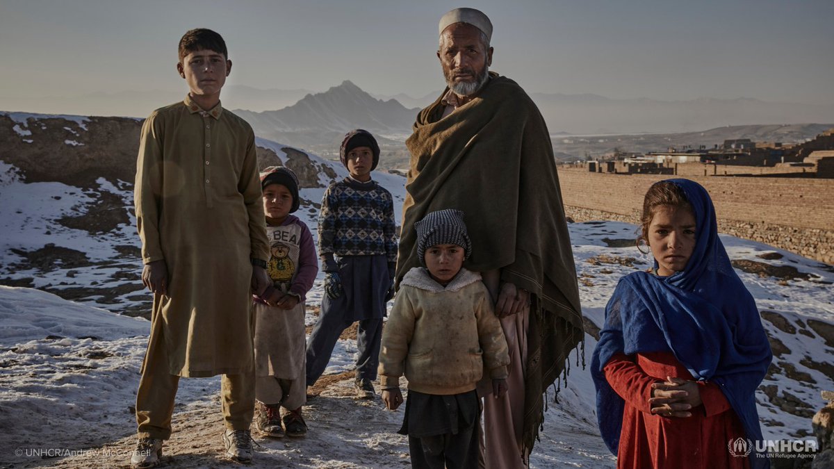 Life has not been easy for *Gul Khan and his family. Three years ago, they were forced to flee their home in the Nangarhar province in Afghanistan due to conflict. 1/3: 🧵