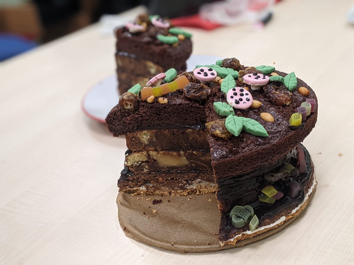 AnaNatalio's tweet photo. For #WorldSoilDay, Katie, Beth and I had a go at baking a Eutric Lamellic Arenosol cake with a potato crop and beaming with fungi and invertebrates!

#Soils4Nutrition #FromSoilToPlate
#WSD22 #DiaMundialDoSolo
1/3 https://t.co/1j2xoPcfmX