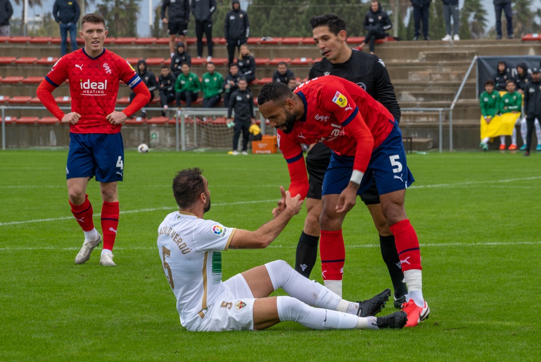 Cerramos dos stages más en <a href="/olivanovaresort/">Oliva Nova</a>  ⤵️

Hace unos días tuvimos el placer de acoger en nuestras instalaciones a dos grandes equipos: el <a href="/elchecf/">Elche Club de Fútbol</a>  y el <a href="/WBA/">West Bromwich Albion</a> 

Fue una semana fantástica y de mucho trabajo que terminó con el partido entre ambos clubes 👏