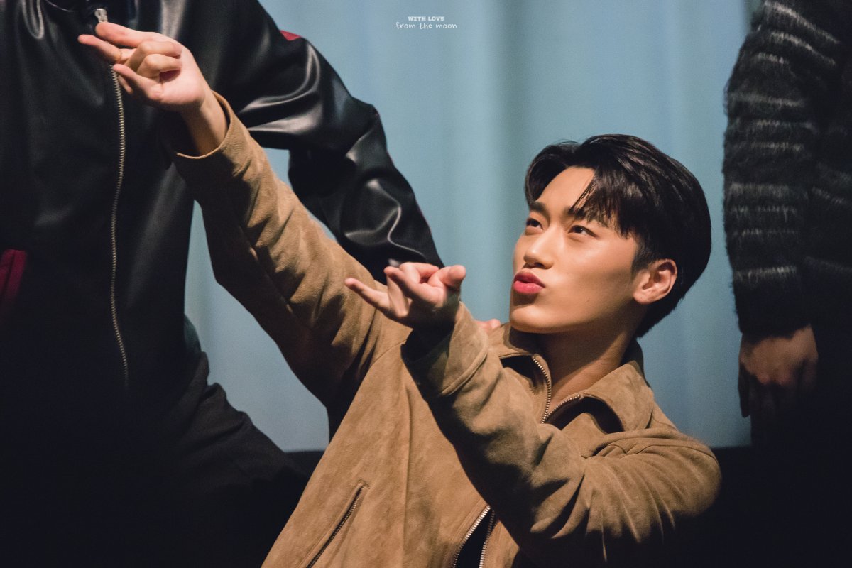 fromthemoon0710's tweet photo. 221129 hello82 뉴욕 팬싸 🕸️
#산 #에이티즈 #SAN #ATEEZ https://t.co/yUOzZh255E