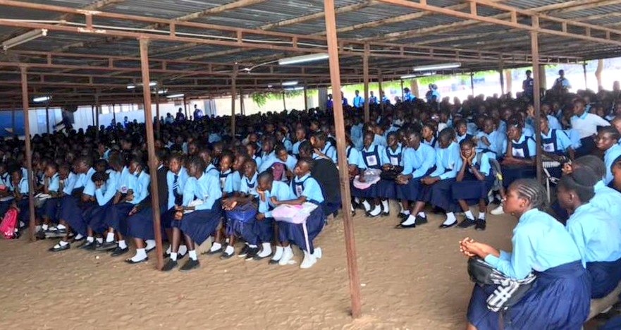 Today, we joined <a href="/UNDP_TheGambia/">UNDP The Gambia</a> &amp; other partners to commemorate International Volunteer Day. Reusable sanitary pads from <a href="/UNFPATheGambia/">UNFPA The Gambia</a> were distributed to girls in 3 schools within KMC. Our volunteers did a brief presentation on how to use &amp; care for reusable pads.
#IVD2022
