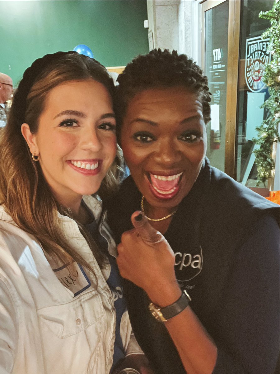AlexxMiles__'s tweet photo. Austin, you did not disappoint🫡
Thank you to all of our friends that came out to our final meetup last night. It truly was an incredible evening spent with old friends and new!
That’s officially a wrap on our @freshbooks partner meetups - my heart is full of #MyFreshCommunity https://t.co/UYw60NmBeK
