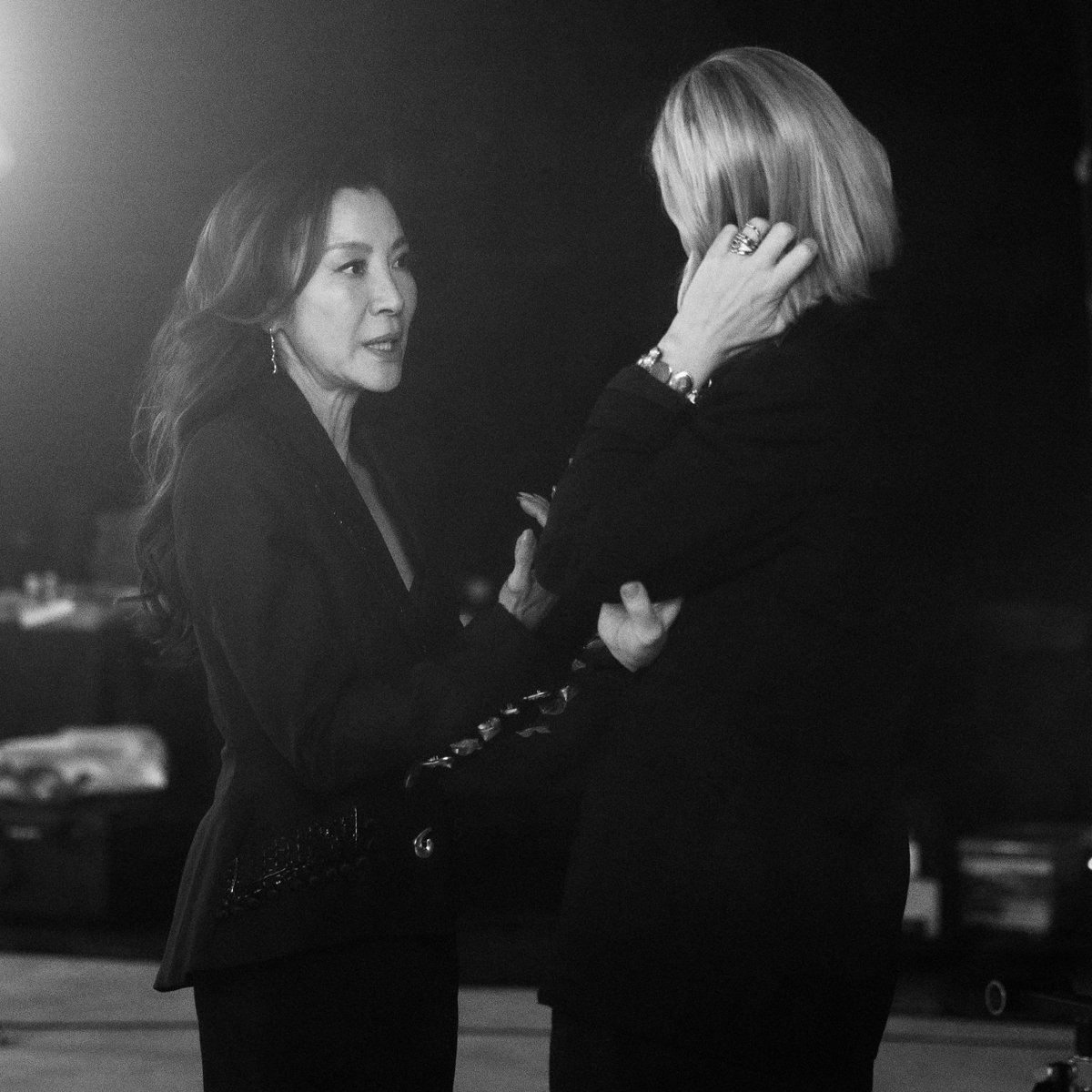 bbblanchett's tweet photo. CATE BLANCHETT AND MICHELLE YEOH, MOTHERS!! https://t.co/vNO3zDdN2B