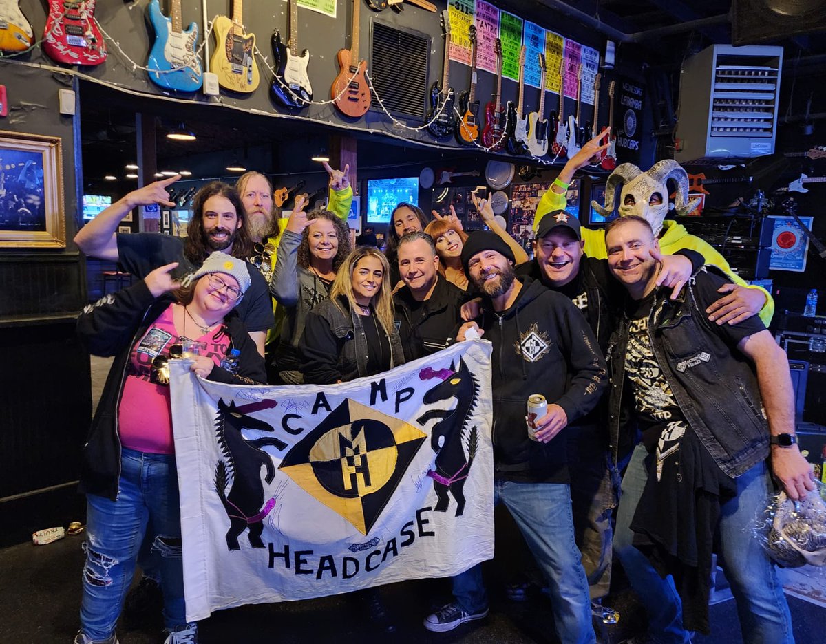 Pascalstil's tweet photo. Had an amazing US trip to see @MfnH and meet a bunch of #headcases and friends. Now back home,but the memory remains. https://t.co/bTT5tfQ38z
