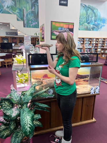 TheKHSLibrary's tweet photo. Happy #MakerspaceMonday from the #KempnerLibrary #KreationLab! We are growing #gratitude, #community, & #STEM life lessons in our #HydroponicFarm! We are also growing #lizard food for our #Uromastyx library pet. #FBISD_Libraries #FBISDLiteracy #WeAreKHS #greatdaytobeacougar https://t.co/jsIUWq09M5