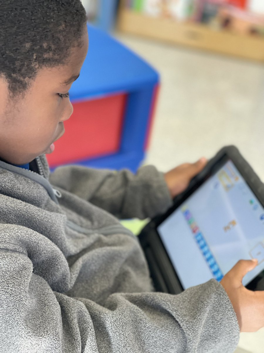 DevonGarritt's tweet photo. 1st grade used @scratch to create a coded winter scene! ๐โ๏ธโ๏ธ#hourofcode #NationalHourofCode https://t.co/WOxXLl8X5p