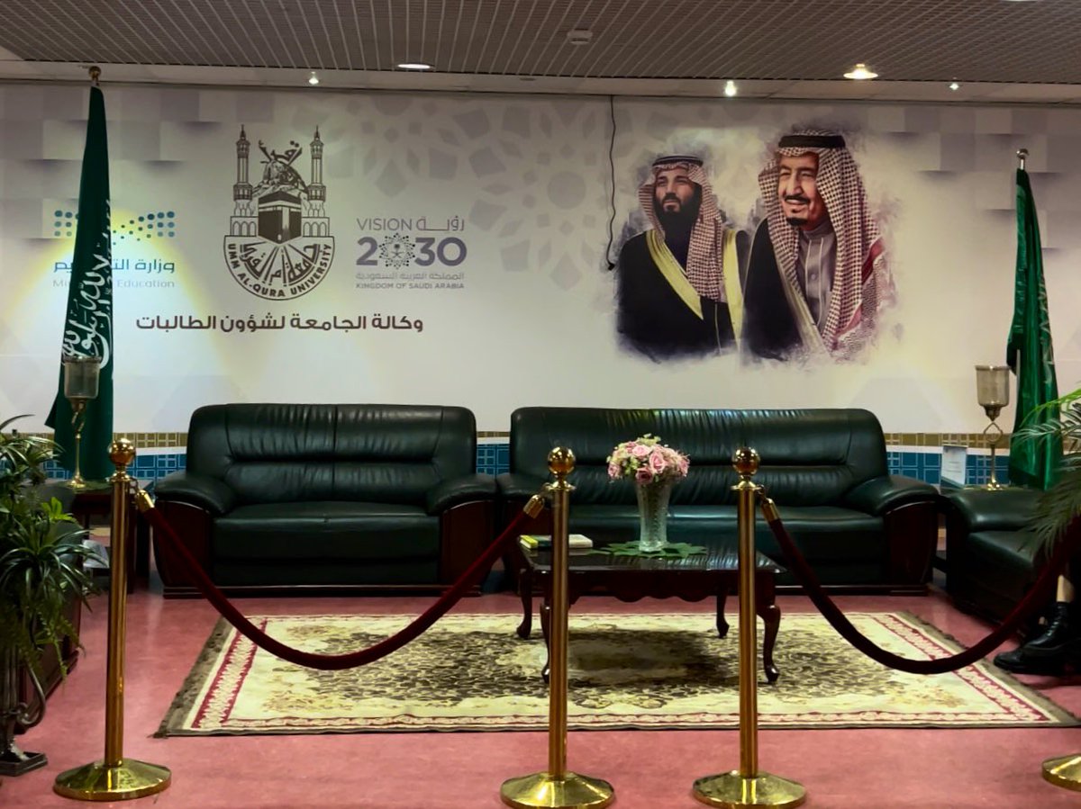 _mariah2q's tweet photo. 4/12/2022👩🏻‍🎓
﴿وَآخِرُ دَعْوَاهُمْ أَنِ الْحَمْدُ لِلَّهِ رَبِّ الْعَالَمِينَ﴾

الحمدلله ما انتهى درب ولا ختم جهد ولا تم سعي إلا بفضله الحمدلله على البلوغ و الحمدلله على التمام، اليوم بفضل الله تم تخرجي بدرجة البكالوريوس تخصص تاريخ، من جامعة ام القرى @uqu_edu 🎓🤍 https://t.co/uw7U3nwb5w